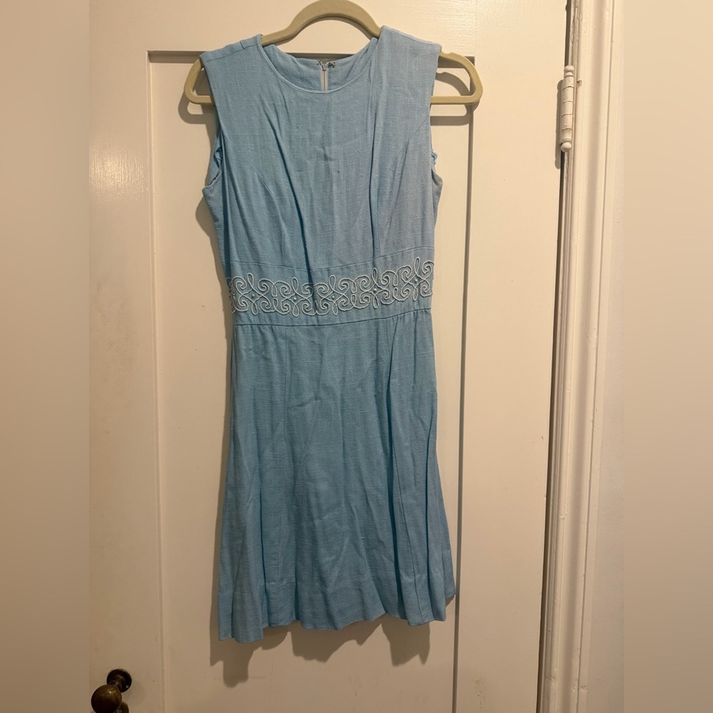 Vintage mod Light Blue Sleeveless Dress with Embroidered Waist